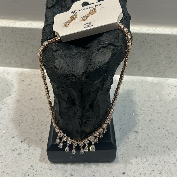 Versona cubic Zirconia earrings and necklace - Picture 3 of 4